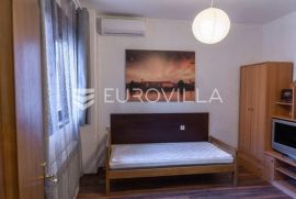 Osijek, Centar, Radićeva ulica, stan 66 m2 sa spremištem od 24 m2, prodaja, Osijek, Appartment