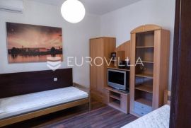 Osijek, Centar, Radićeva ulica, stan 66 m2 sa spremištem od 24 m2, prodaja, Osijek, Appartment