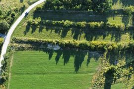 Oprtalj, Građevinsko zemljište s neponovljivim pogledom i građevinskom dozvolom, Oprtalj, Γη