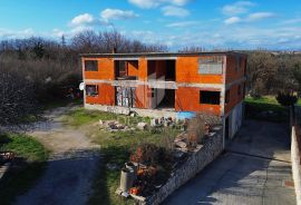 Labin, okolica grada, rohbau zgrada sa velikim zemljištem, Labin, House