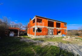 Labin, okolica grada, rohbau zgrada sa velikim zemljištem, Labin, House