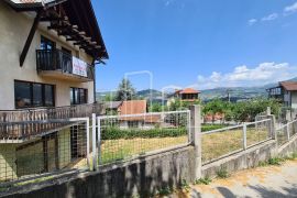 Kuća prodaja 500m2 Ul.Trebevićka prizemlje poslovni i 3 sprata stambena, 3 ulaza, plac 412m2, Novo Sarajevo, Ev