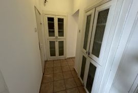 Komforan stan +poslovni prostor na 300 m od Arene, Pula, Istra, Pula, Appartement