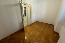 Komforan stan +poslovni prostor na 300 m od Arene, Pula, Istra, Pula, Appartement