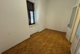 Komforan stan +poslovni prostor na 300 m od Arene, Pula, Istra, Pula, Appartement