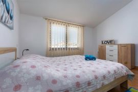 ISTRA, MEDULIN Velika apartmanska kuća!, Medulin, Casa