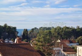 Preporuka! Stan na izrazito traženoj lokaciji samo 200m do plaže u gradu Poreču!, Poreč, Appartment