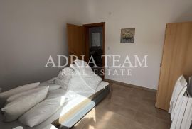 APARTMANSKA KUĆA S 2 STAMBENE JEDINICE, 400 M OD MORA, VIR - PREDIO KOZJAK, Vir, Casa