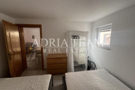 APARTMANSKA KUĆA S 2 STAMBENE JEDINICE, 400 M OD MORA, VIR - PREDIO KOZJAK, Vir, Casa