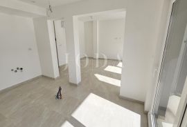 Crikvenica novogradnja prizemlje sa terasom, Crikvenica, Apartamento