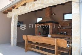 Zadar, Privlaka, Kamena vila s bazenom i uređenom okućnicom, Privlaka, Коммерческая недвижимость