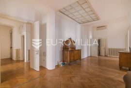 Zagreb Zrinjevac građanski stan na prvom katu 250m2, Zagreb, Διαμέρισμα