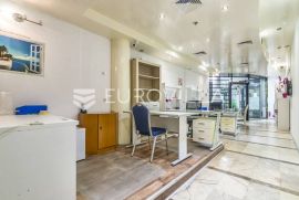 Strogi centar, poslovni prostor (lokal) NKP 40 m2 za prodaju, Zagreb, Propiedad comercial