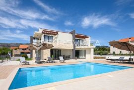 Šibenik, luksuzna villa s bazenom i košarkaškim igralištem, Šibenik - Okolica, House