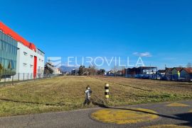 Lučko, građevinsko zemljište u zoni gospodarske namjene, 3236 m2, Zagreb, Terreno