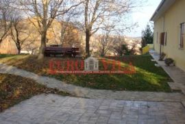 Obiteljska vila u podsljemenskoj zoni 500m2 na zemljistu od 6081m2, Zagreb, Haus