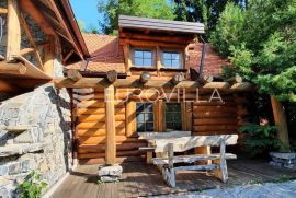 Samobor, prekrasna obiteljska vikendica NKP 152 m2 na zemljištu 1.565 m2, Kuća