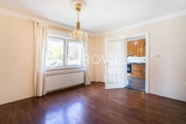 Šestinski vrh šesterosoban dvoetažan stan 250m2 + 2 garaže, Zagreb, Apartamento