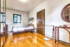 Vrhovec, obiteljska kuća BRP 355 m2 s prekrasnim pogledom na zelenilo, Zagreb, Casa