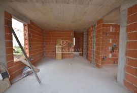 Luksuzni Stan S3 u prizemlju sa vrtom, top lokacija, Vodice, Apartamento