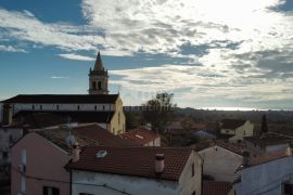 ISTRA, LIŽNJAN Kuća s garažom i konobom! PRILIKA!, Ližnjan, Haus