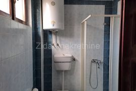 Lep poslovno-stambeni prostor, Zemun, Pregrevica, 240m2, Zemun, Propriedade comercial