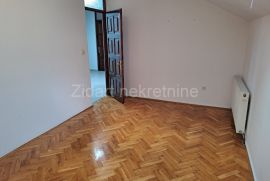 Lep poslovno-stambeni prostor, Zemun, Pregrevica, 240m2, Zemun, Propriedade comercial