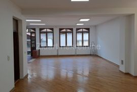 Lep poslovno-stambeni prostor, Zemun, Pregrevica, 240m2, Zemun, Propriedade comercial