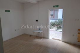 Poslovni prostor, Zemun, Pregrevica, 390m2, Zemun, Commercial property