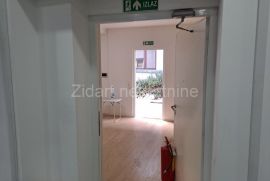 Poslovni prostor, Zemun, Pregrevica, 390m2, Zemun, Commercial property