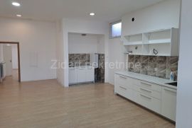 Poslovni prostor, Zemun, Pregrevica, 390m2, Zemun, Commercial property