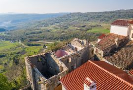 ISTRA, PIĆAN - 3 kuće u nizu za adaptaciju s vrtom, panoramski pogled, prilika!, Pićan, Casa