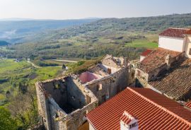 Tri kuće za adaptaciju sa predivnim pogledom, Pićan, Istra, Pićan, House