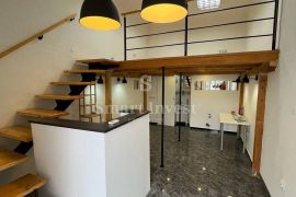 RIJEKA - STROGI CENTAR, POSLONI PROSTOR ZA NAJAM 30+20M2, Rijeka, Poslovni prostor