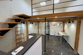 RIJEKA - STROGI CENTAR, POSLONI PROSTOR ZA NAJAM 30+20M2, Rijeka, Коммерческая недвижимость