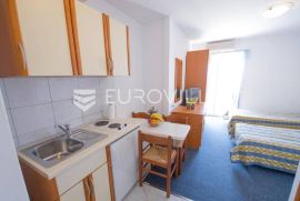 Podstrana, trokrevetni studio apartmani za radnike, Podstrana, Propiedad comercial