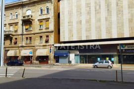 Pula poslovni prostor u centru grada, prizemlje, Pula, Immobili commerciali