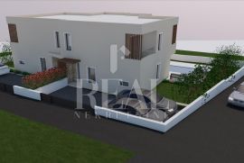 Vodice dvojna kuća P+1 150m2 + bazen i okućnica, Vodice, بيت