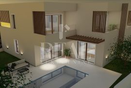 Vodice dvojna kuća P+1 150m2 + bazen i okućnica, Vodice, Σπίτι