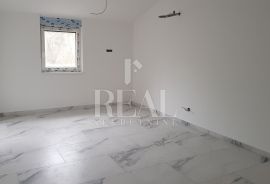 OTOK KRK-BLIZINA UVALE SOLINE, 2S+DB U NOVOGRADNJI, PARKING, Dobrinj, Appartment