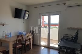 RAB-STAN OD 94 m2, U NARAVI PODIJELJEN NA DVA SA PARKIRNIM MJESTOM, Rab, Appartement