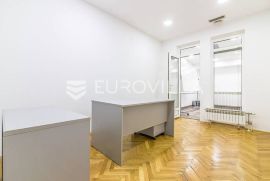 Trešnjevka, poslovni prostor 115 m2 u stambeno-poslovnoj zgradi, Zagreb, Εμπορικά ακίνητα