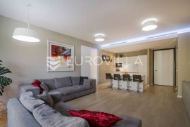 Ban centar luksuzan trosoban stan s garažom, Zagreb, Flat