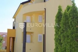 Vodice, odlična vila 850 m2 na top lokaciji, Vodice, Famiglia