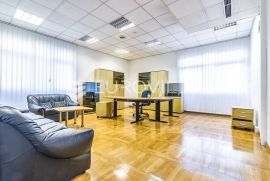 Svetice, poslovni prostor 822 m2 na 2. katu poslovne zgrade s liftom, Zagreb, Gewerbeimmobilie