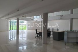 Poslovna zgrada za zakup 1.300 m2 s nenatkrivenom terasom 140 m2 (Novi Zagreb - Buzin), Zagreb, Ticari emlak