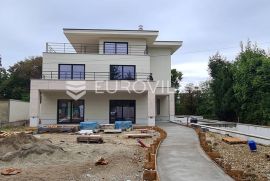 Tuškanac vila 600m2 na zemljištu 5.000m2, Zagreb, Casa