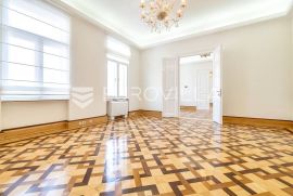 Zagreb, Trg Bana Jelačića, luksuzan ured 341m2 na II katu, Zagreb, Commercial property