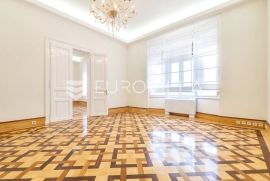 Zagreb, Trg Bana Jelačića, luksuzan ured 341m2 na II katu, Zagreb, Commercial property