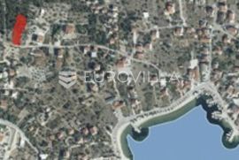 Trogir, Vinišće, atraktivno građevinsko zemljište 1209 m2, Marina, Zemljište